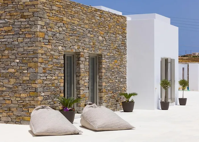 Golden Bay Luxury And クリシ・アクティ