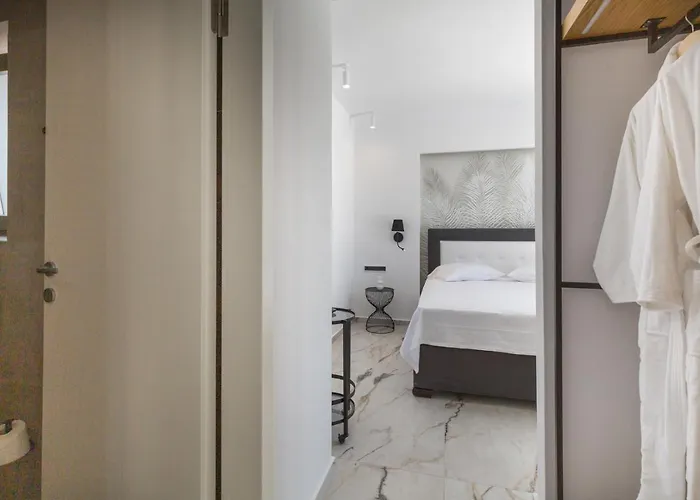 Golden Bay Luxury And 4* クリシ・アクティ