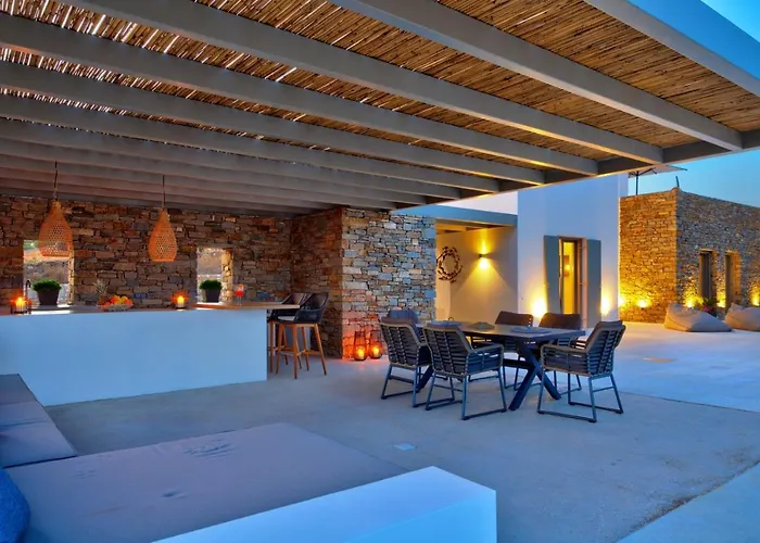 Golden Bay Luxury And クリシ・アクティ