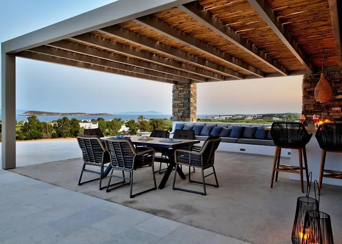 Golden Bay Luxury And クリシ・アクティ