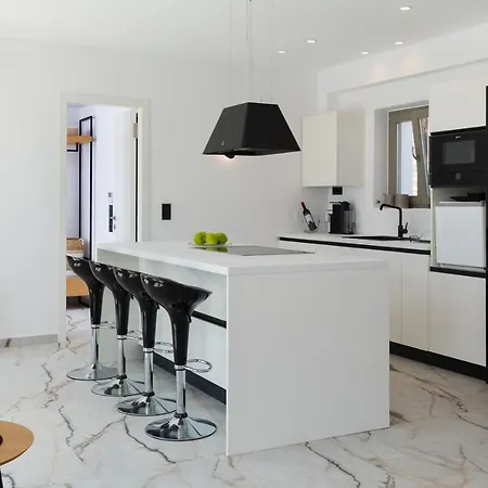 Ξενοδοχείο με διαμερίσματα Golden Bay Luxury And 4*