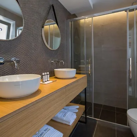 Ξενοδοχείο με διαμερίσματα Golden Bay Luxury And 4*