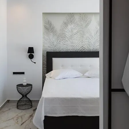 Golden Bay Luxury And 4* Chrisi Akti (Paros)