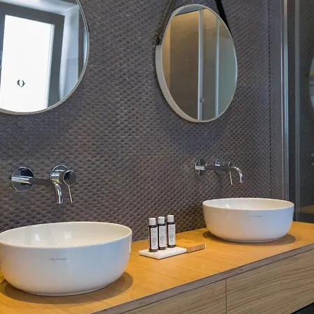 Ξενοδοχείο με διαμερίσματα Golden Bay Luxury And 4*