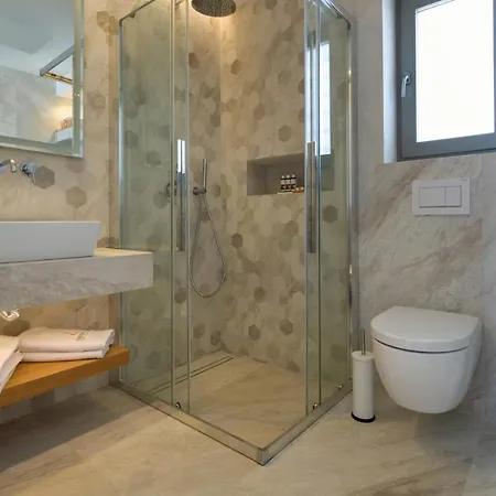 Ξενοδοχείο με διαμερίσματα Golden Bay Luxury And Χρυσή Ακτή