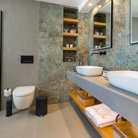 Ξενοδοχείο με διαμερίσματα Golden Bay Luxury And 4*