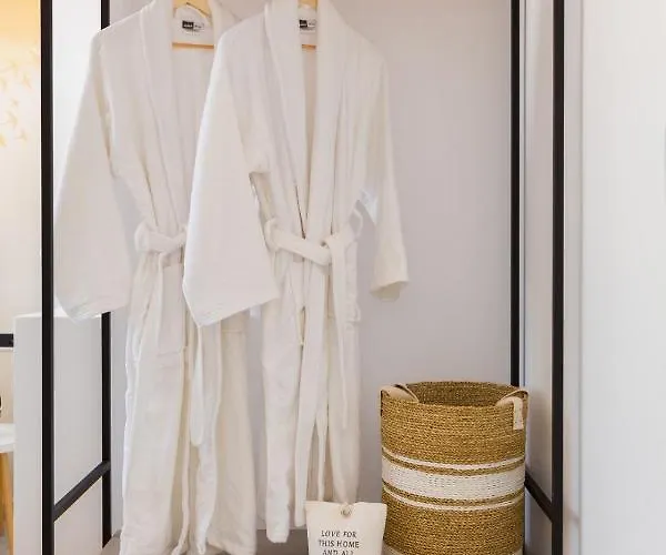 Aparthotel Golden Bay Luxury And 4*