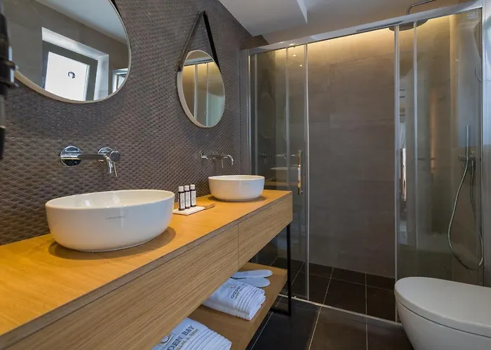 Aparthotel Golden Bay Luxury And 4*