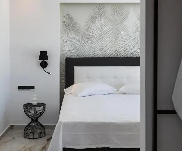 Golden Bay Luxury And 4* Chrisi Akti (Paros)