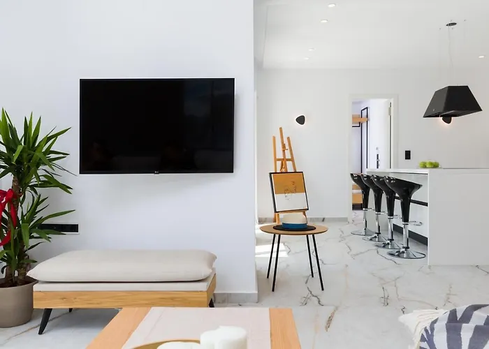 Golden Bay Luxury And Lejlighedshotel 4*