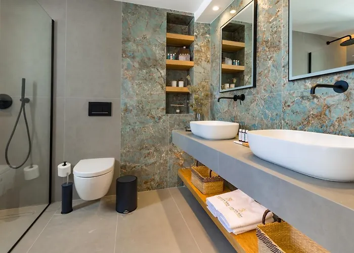 Aparthotel Golden Bay Luxury And 4*