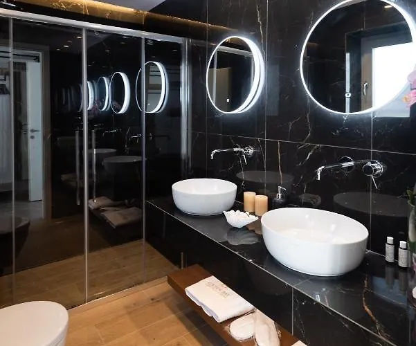 Golden Bay Luxury And 4* Chrisi Akti (Paros)